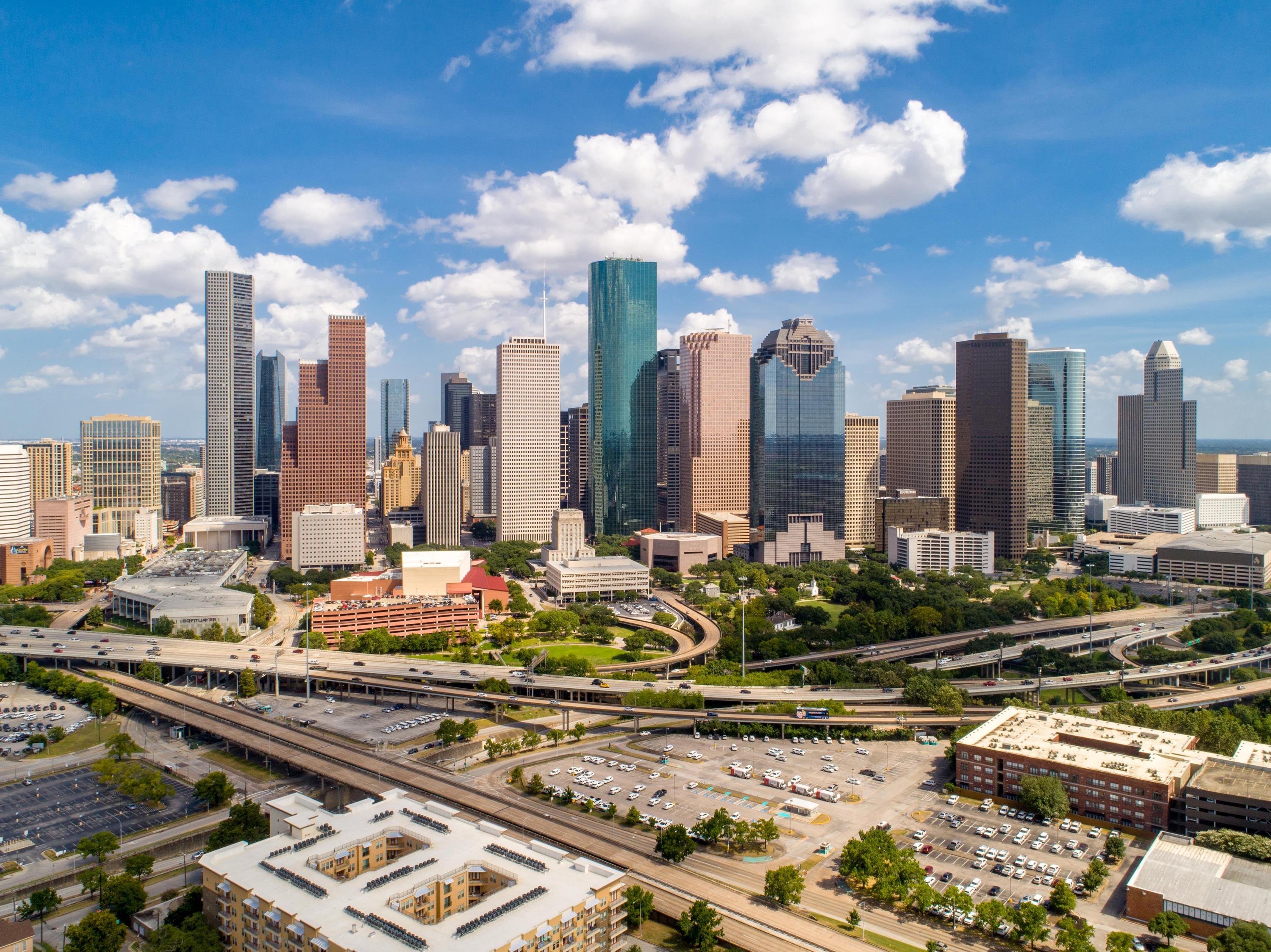 Cuantas horas son outlet de laredo a houston