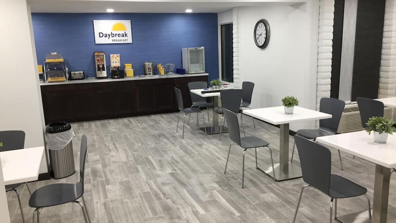 Days Inn & Suites by Wyndham Cincinnati North