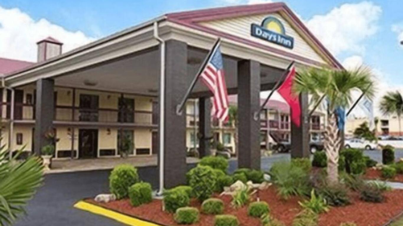 Days Inn by Wyndham West Memphis