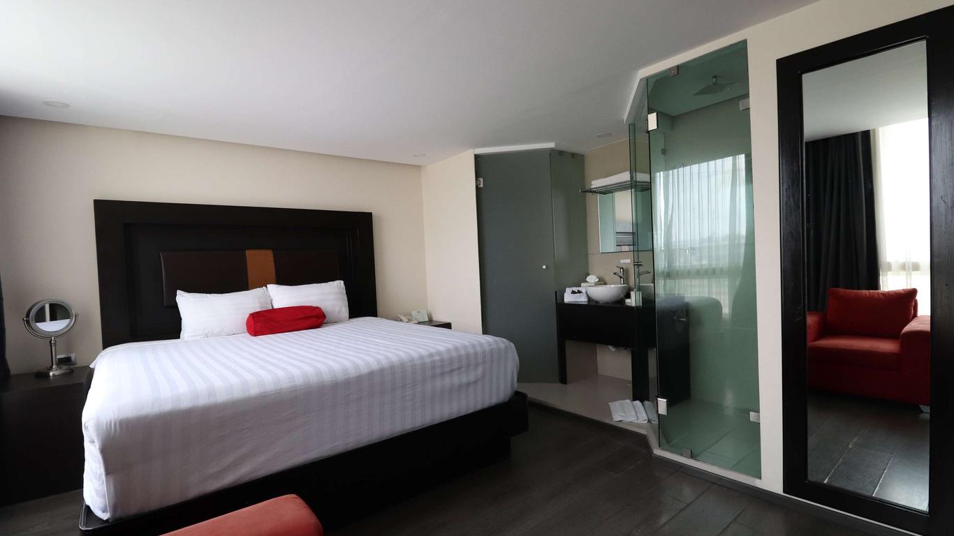 Best Western Plus Metepec & Suites