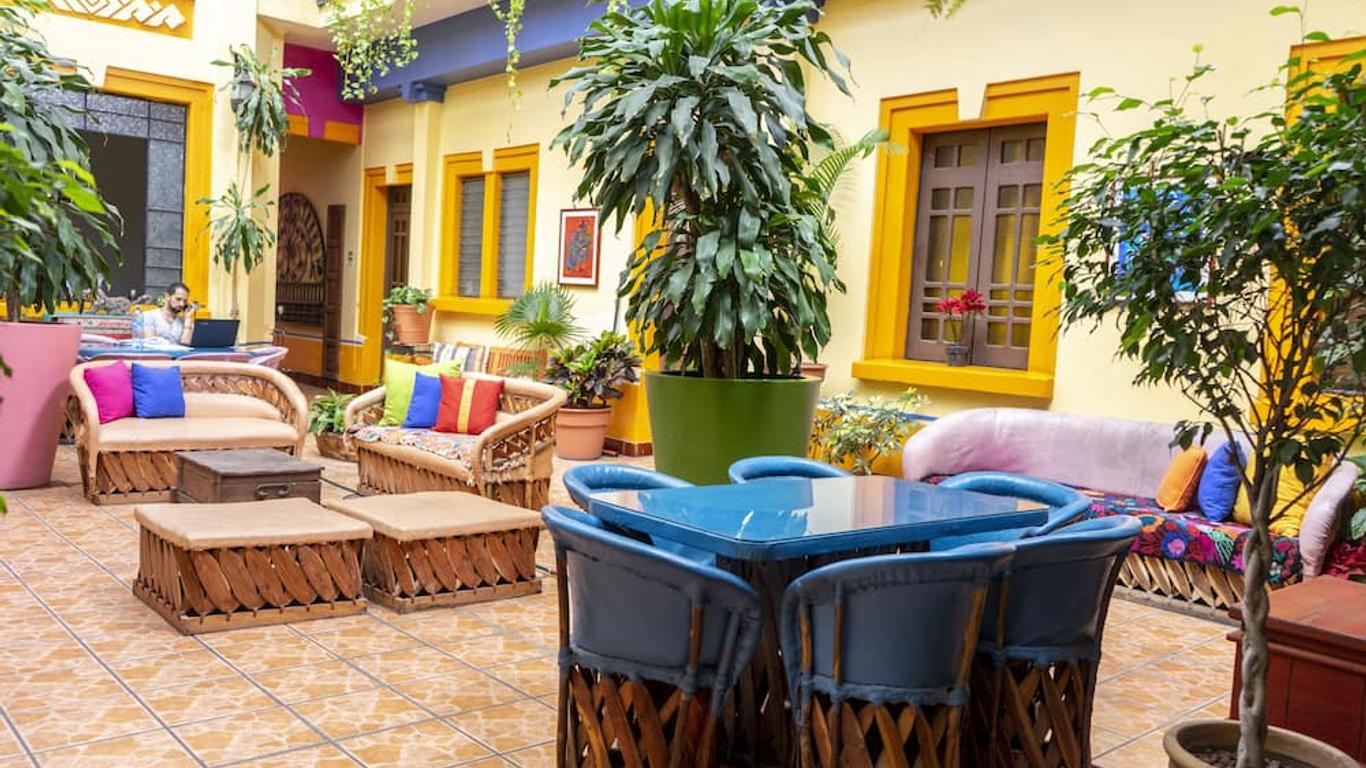 Casa Vilasanta en $186 ($̶9̶0̶2̶). Guadalajara Hostales - KAYAK