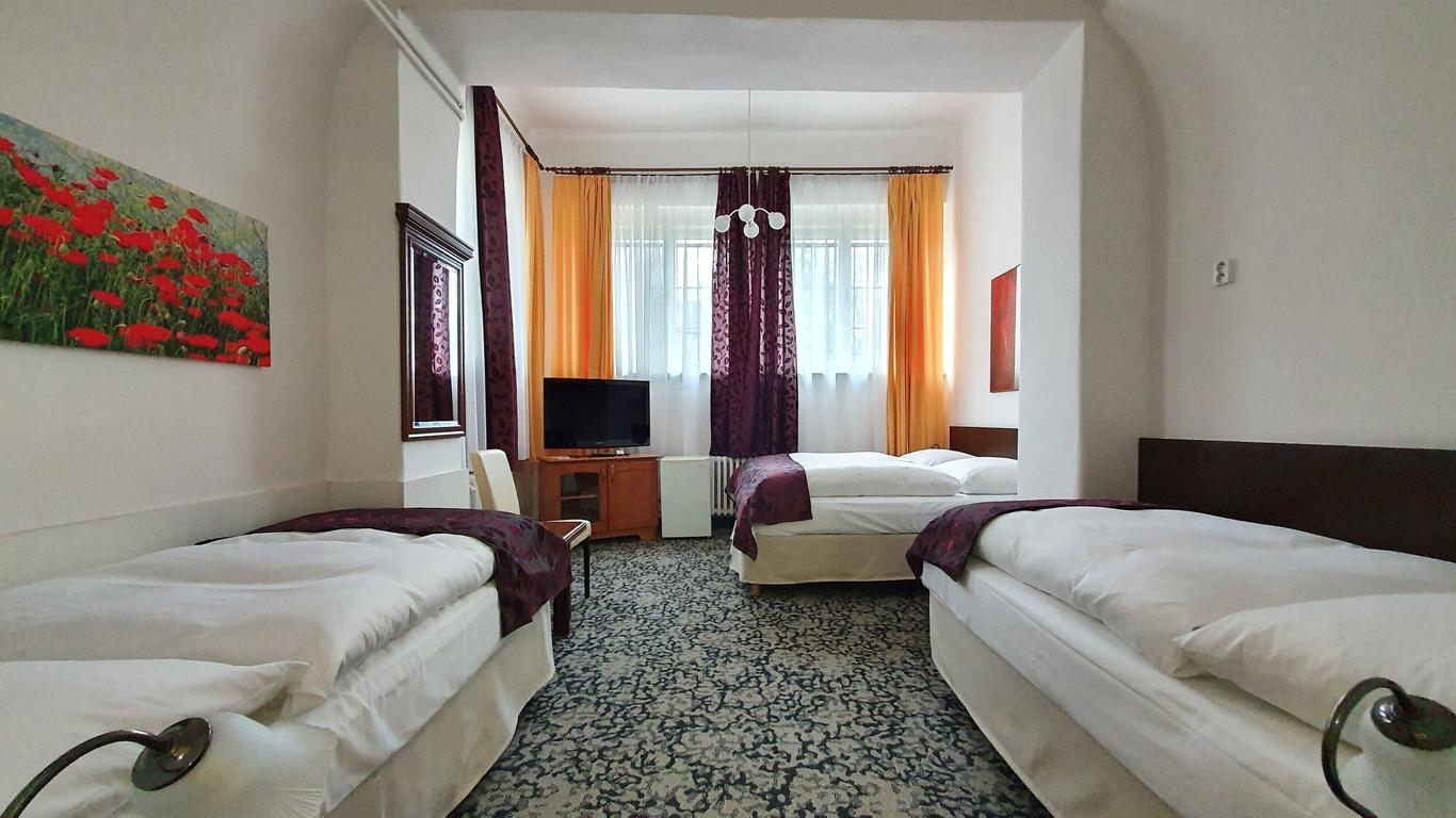 Hotel Jana / Pension Domov Mladeze