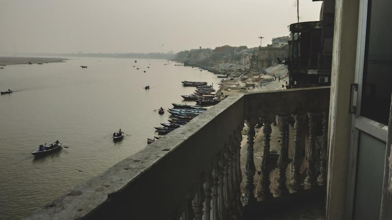 Dwivedi Hotels Palace On Steps