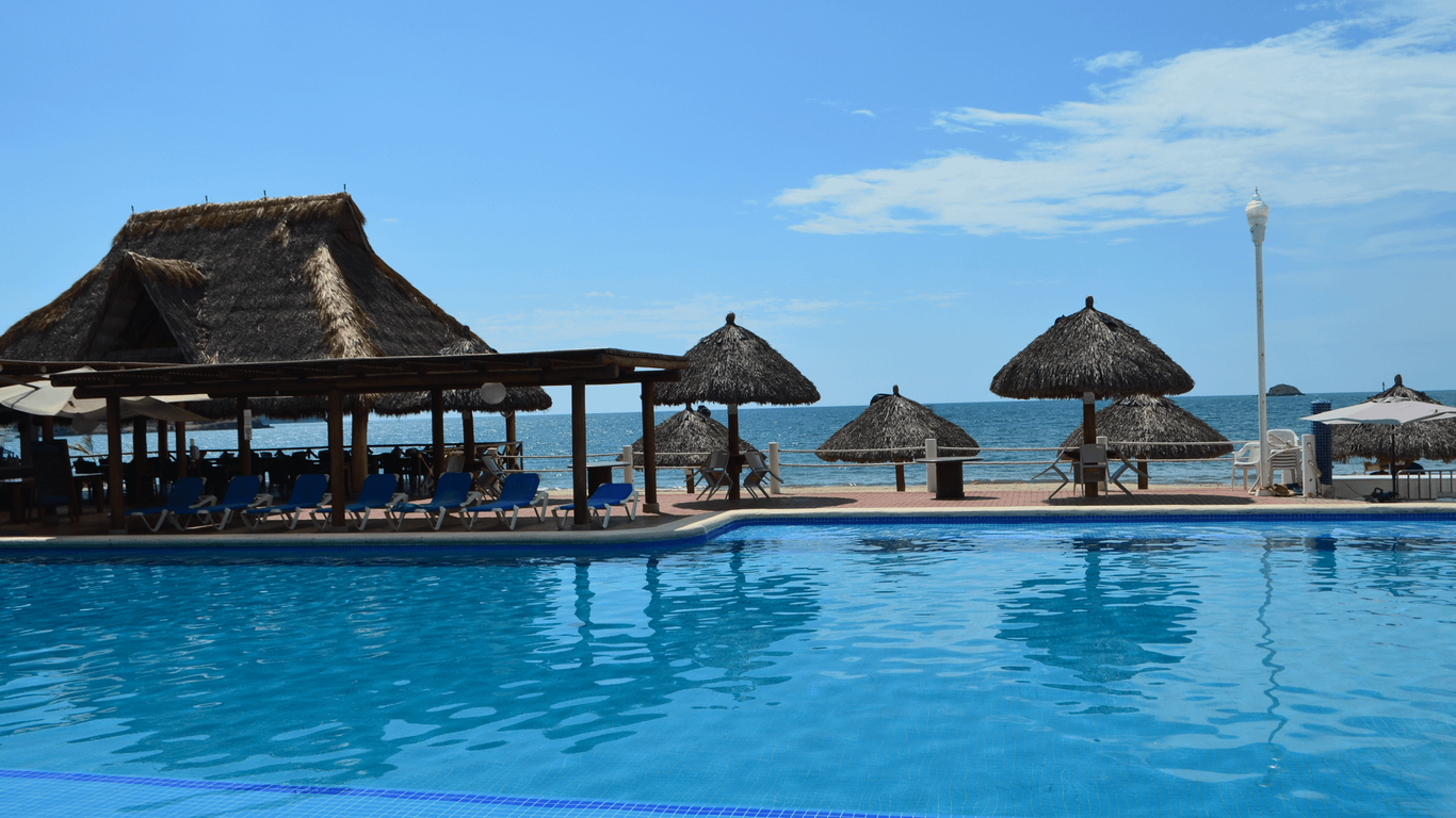 Casablanca Resort en $2,004 ($̶4̶,̶1̶9̶3̶). Rincon de Guayabitos Resorts -  KAYAK